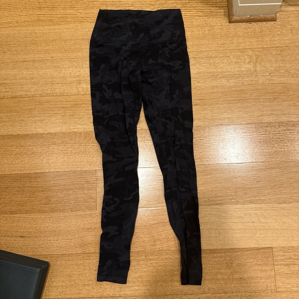 Lululemon size 6 Black Camouflage Leggings